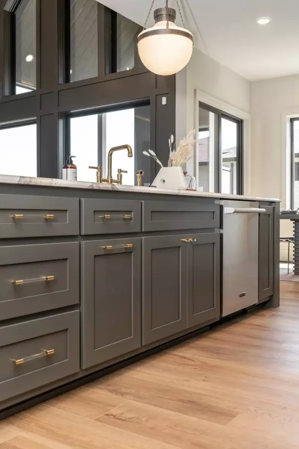 4735 Centennial Boulevard, Urbandale, IA 50323