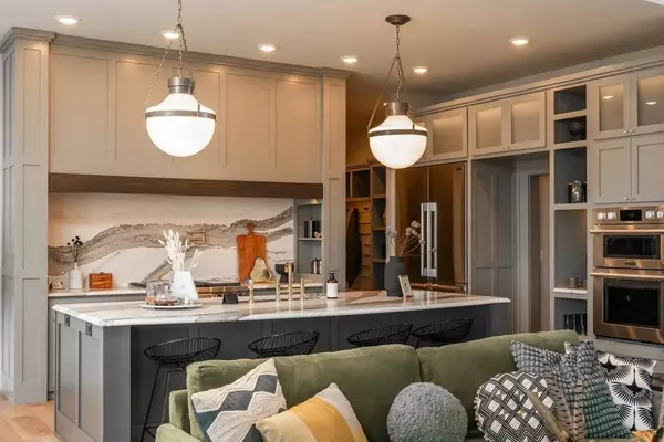 4735 Centennial Boulevard, Urbandale, IA 50323