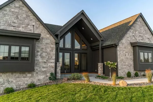 4735 Centennial Boulevard, Urbandale, IA 50323