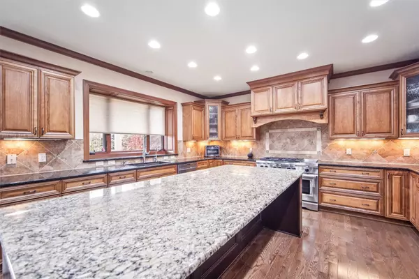 3007 152nd Street, Urbandale, IA 50323