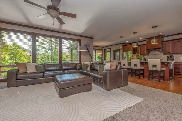 3105 152nd Street, Urbandale, IA 50323