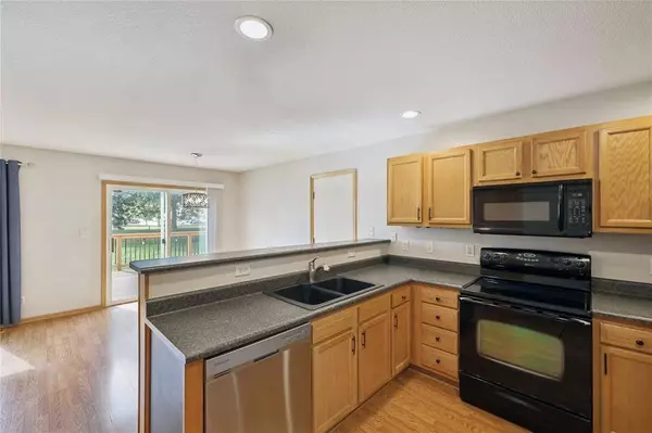 9734 Red Sunset Court, West Des Moines, IA 50266