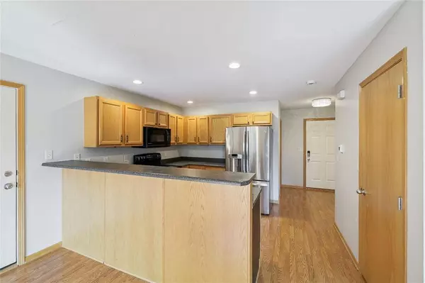 9734 Red Sunset Court, West Des Moines, IA 50266