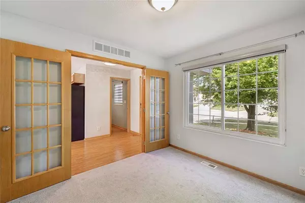 9734 Red Sunset Court, West Des Moines, IA 50266