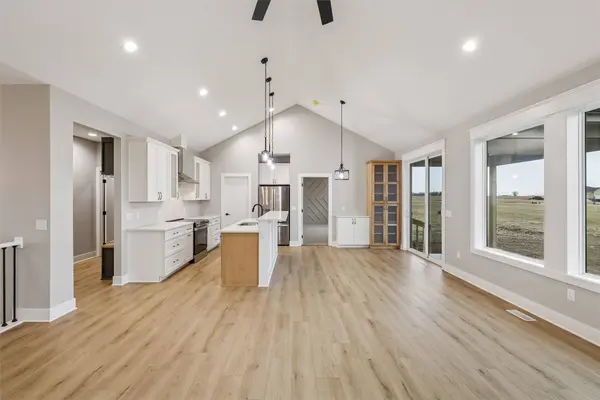 1201 Lakeview Circle NW, Bondurant, IA 50035