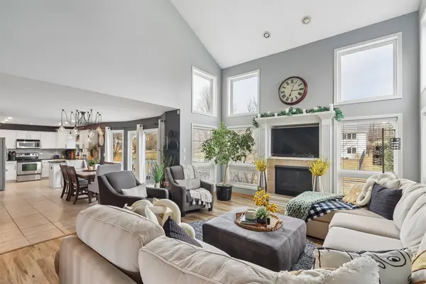 15801 Winston Avenue, Urbandale, IA 50323