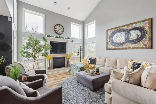 15801 Winston Avenue, Urbandale, IA 50323