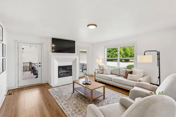 85 Broderick Drive, Waukee, IA 50263