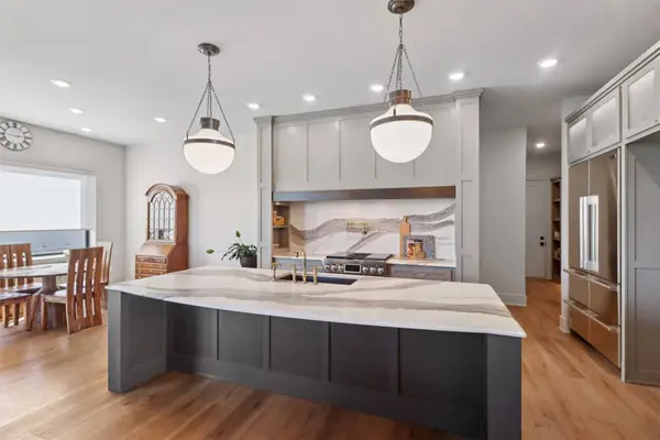 4735 Centennial Boulevard, Urbandale, IA 50323