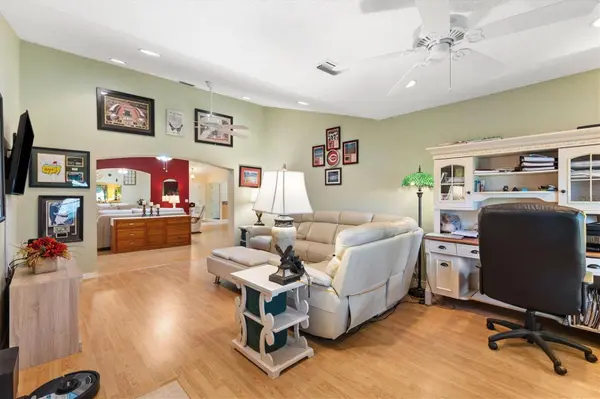 1042 SOLEDAD WAY, Lady Lake, FL 32159