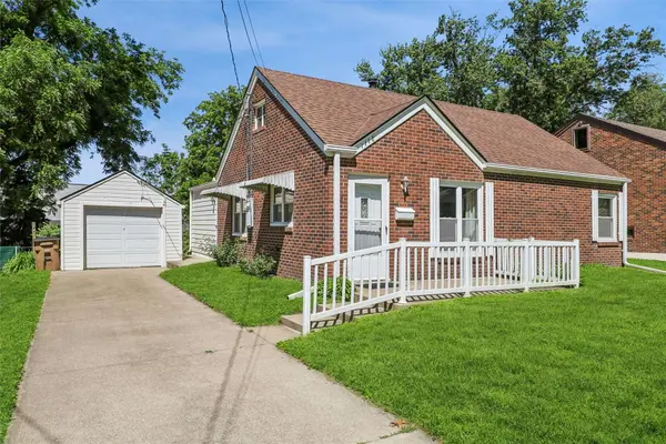 1118 69th Street, Windsor Heights, IA 50324