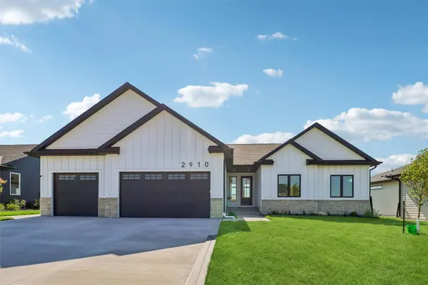 2910 NW Beechwood Drive, Grimes, IA 50111
