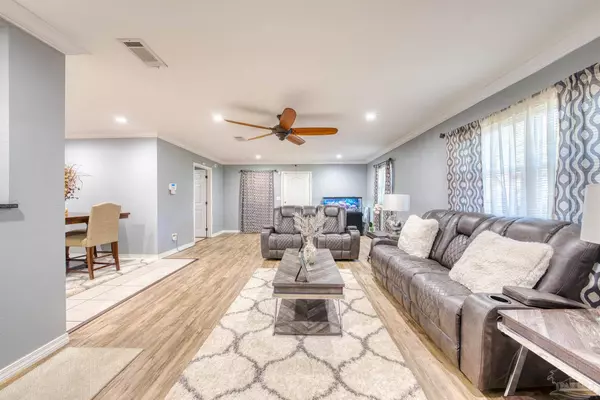 7100 Peninsula Dr, Pensacola, FL 32526