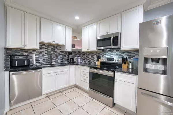 7100 Peninsula Dr, Pensacola, FL 32526