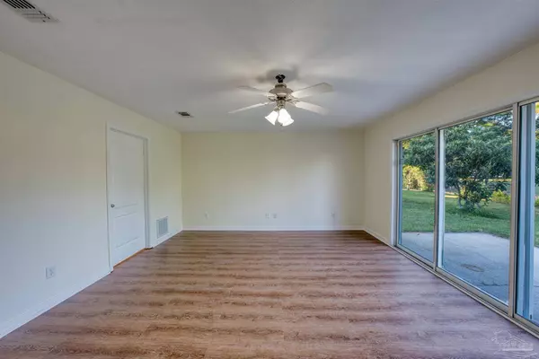 2016 Pin High Dr, Pensacola, FL 32526