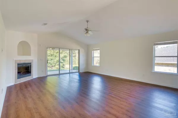 2016 Pin High Dr, Pensacola, FL 32526