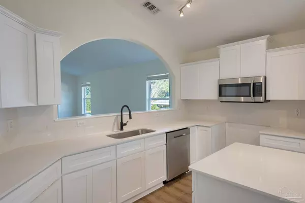 2016 Pin High Dr, Pensacola, FL 32526