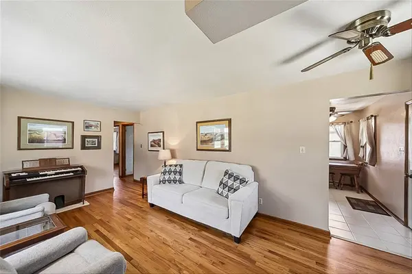 1812 Pearl Drive, West Des Moines, IA 50265