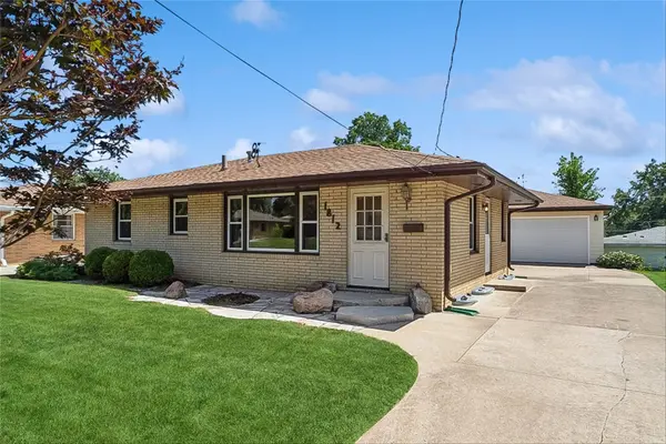 1812 Pearl Drive, West Des Moines, IA 50265