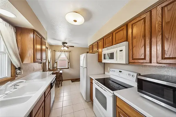 1812 Pearl Drive, West Des Moines, IA 50265