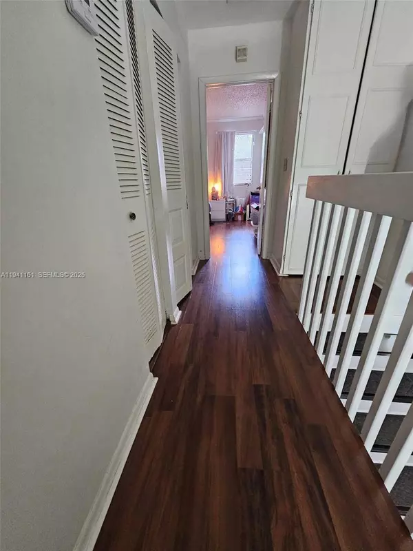 10332 NW 3rd St, Pembroke Pines, FL 33026