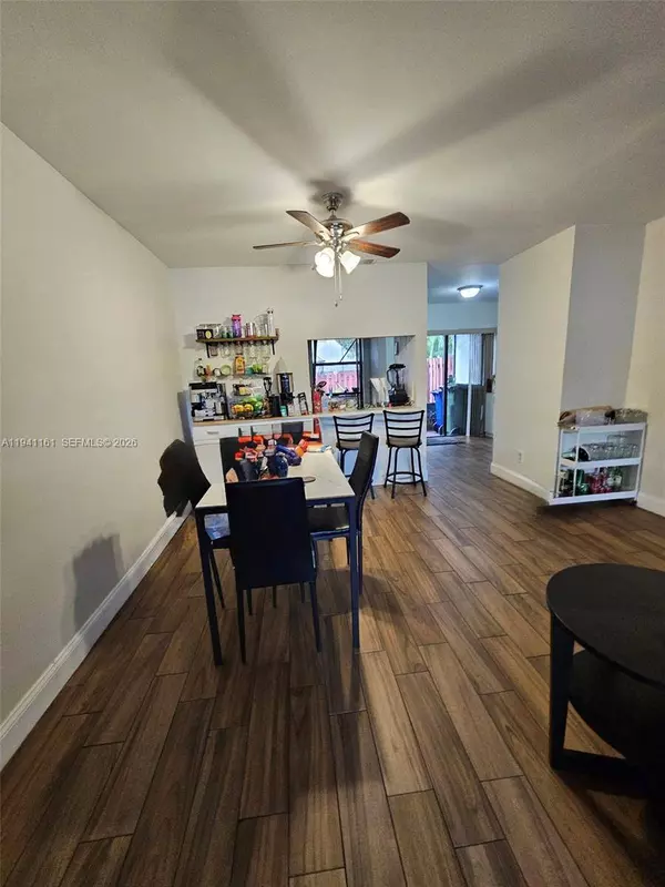 10332 NW 3rd St, Pembroke Pines, FL 33026