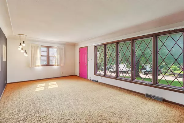 1313 Burnham Avenue, Des Moines, IA 50315