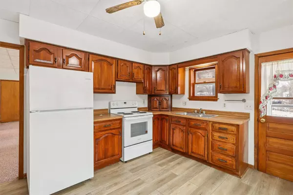 200 Rairoad Street, Thayer, IA 50254