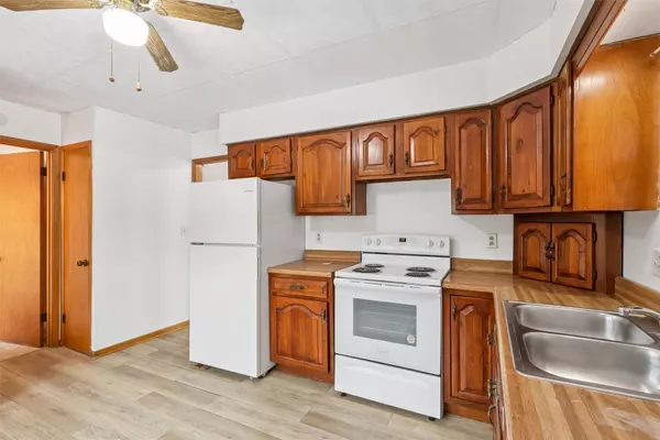 200 Rairoad Street, Thayer, IA 50254