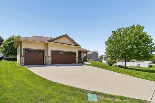 520 Crescent Lane, Norwalk, IA 50211