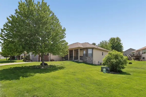 520 Crescent Lane, Norwalk, IA 50211