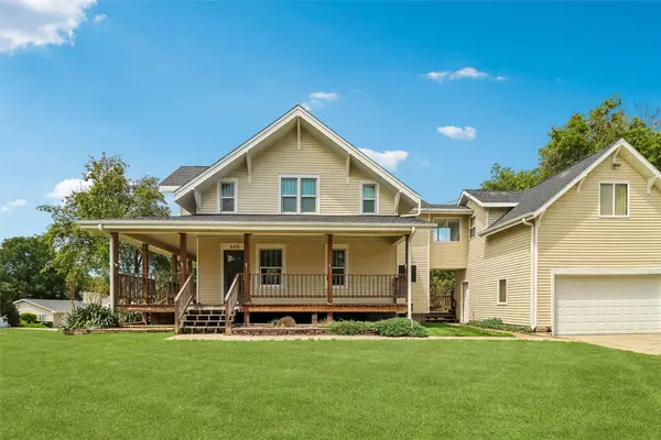 406 Knotts Street, New Virginia, IA 50210
