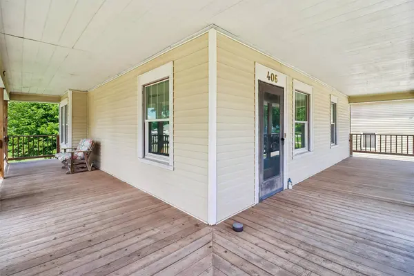 406 Knotts Street, New Virginia, IA 50210