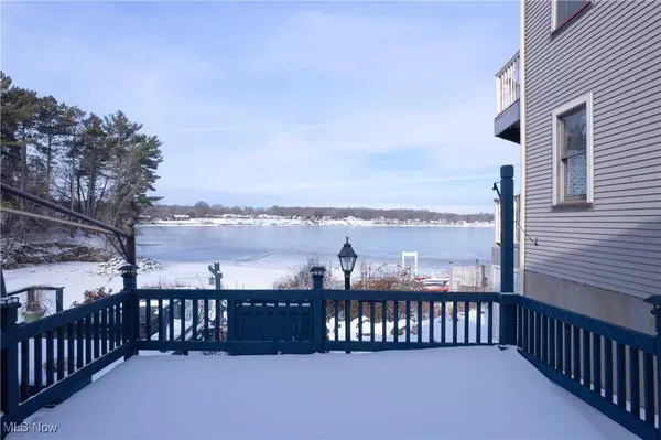 17544 Pine CT, Lake Milton, OH 44429