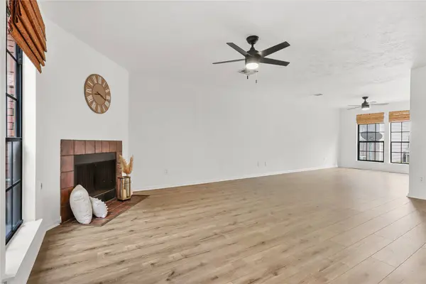 17295 Saturn LN, Houston, TX 77058