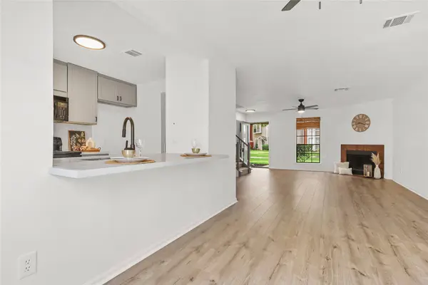 17295 Saturn LN, Houston, TX 77058