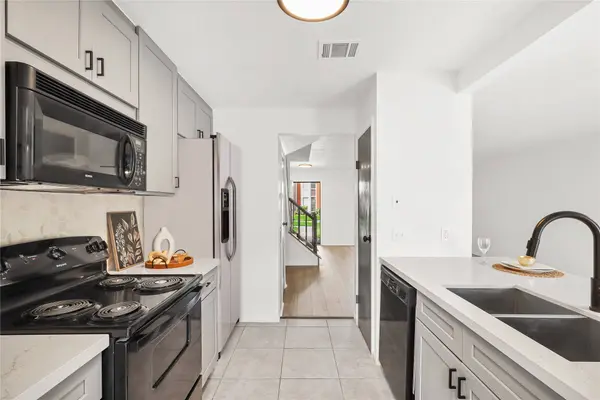17295 Saturn LN, Houston, TX 77058