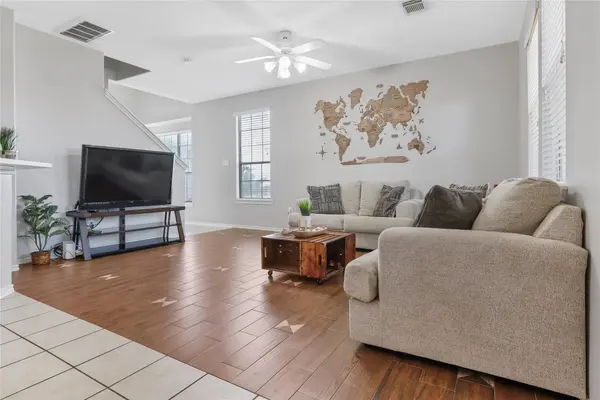 418 Folk Crest LN, Dickinson, TX 77539