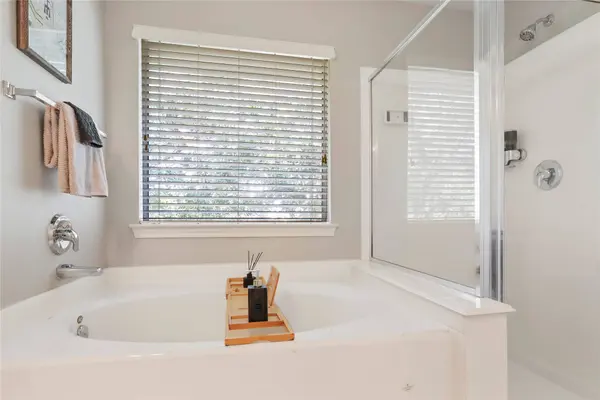 418 Folk Crest LN, Dickinson, TX 77539