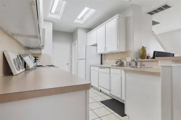 418 Folk Crest LN, Dickinson, TX 77539