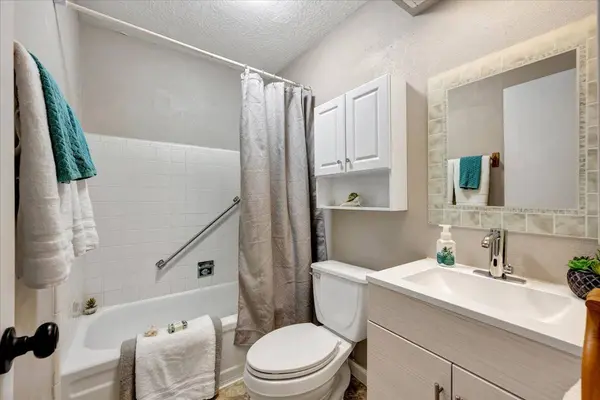 3910 Laura Leigh DR, Friendswood, TX 77546