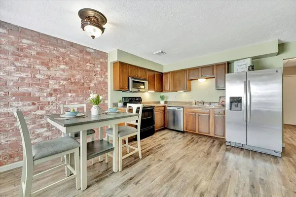3910 Laura Leigh DR, Friendswood, TX 77546