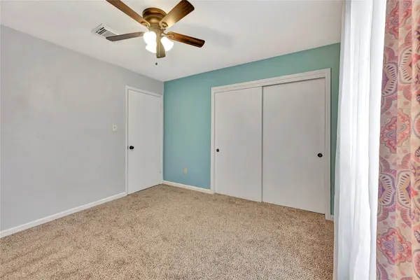3910 Laura Leigh DR, Friendswood, TX 77546