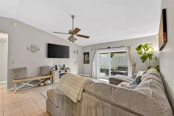 907 OLD FIELD DR, Brandon, FL 33511