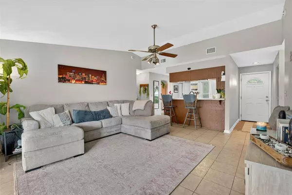 907 OLD FIELD DR, Brandon, FL 33511