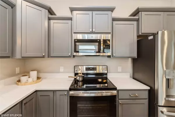 401 NE Country Meadow Drive, Ankeny, IA 50021