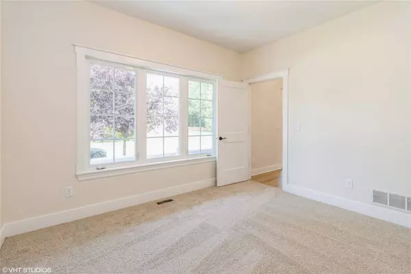 3505 SW Edgewood Lane, Ankeny, IA 50023