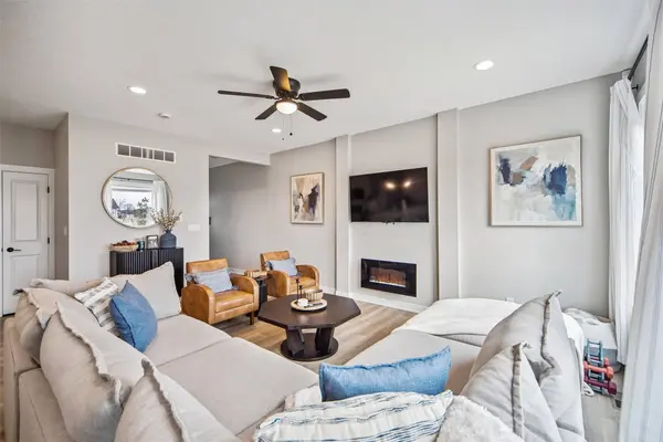 15304 Bellflower Lane, Urbandale, IA 50323