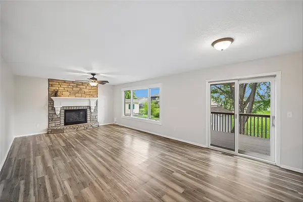 2205 Country Cove Lane, Altoona, IA 50009