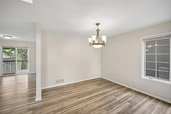2205 Country Cove Lane, Altoona, IA 50009